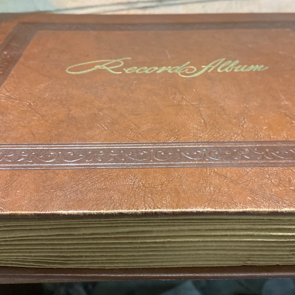 VICTROLA RECORD ALBUM AND 10 RECORDS